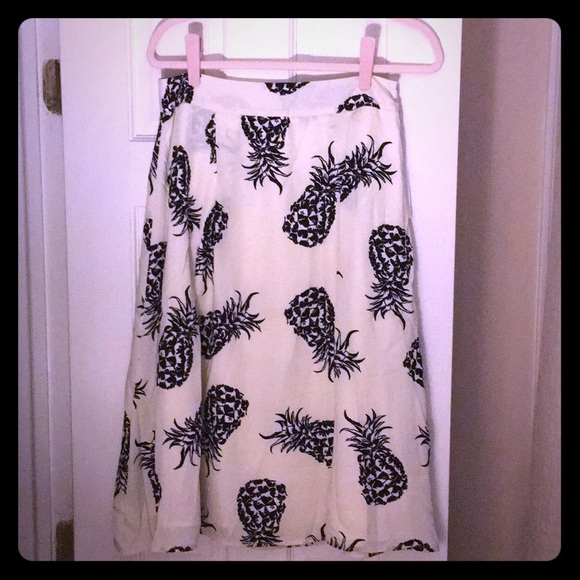 Women’s Skirt - Picture 2 of 3